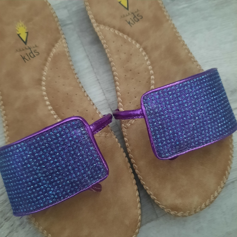 NEW Girls Sandals - Picture 3 of 6